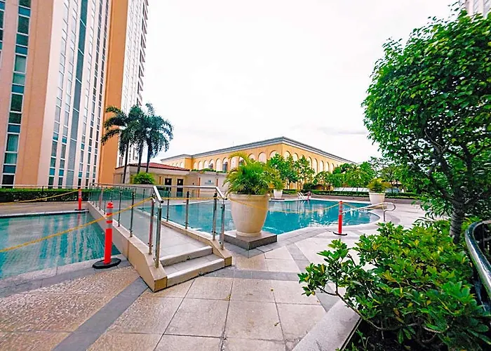 Cozi Luxury Residences Mckinley 호텔 3*