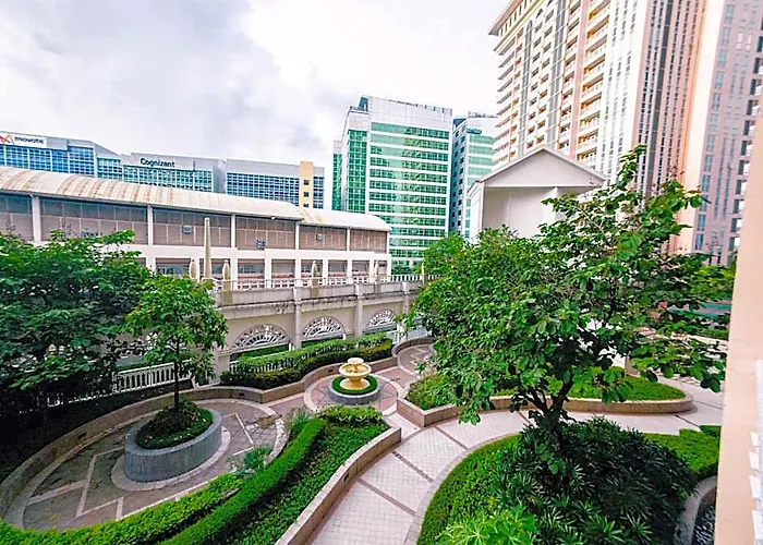 Cozi Luxury Residences Mckinley 3* 마닐라