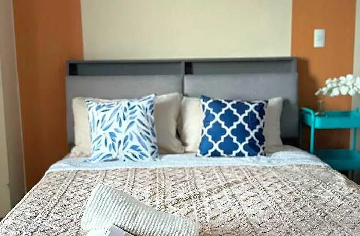Cozi Luxury Residences Mckinley 3* Manilla