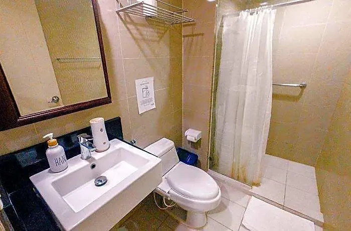 Cozi Luxury Residences Mckinley 호텔