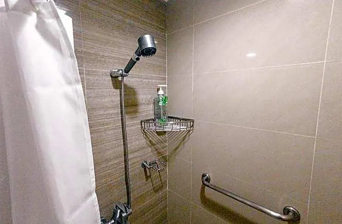 Cozi Luxury Residences Mckinley 호텔