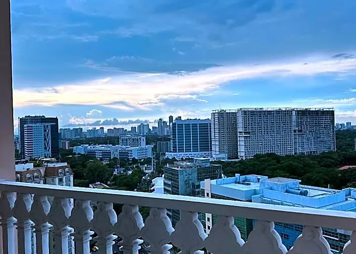 호텔 Cozi Luxury Residences Mckinley 3*