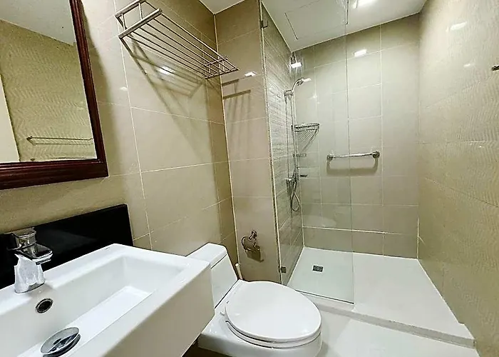 Cozi Luxury Residences Mckinley 3* 마닐라