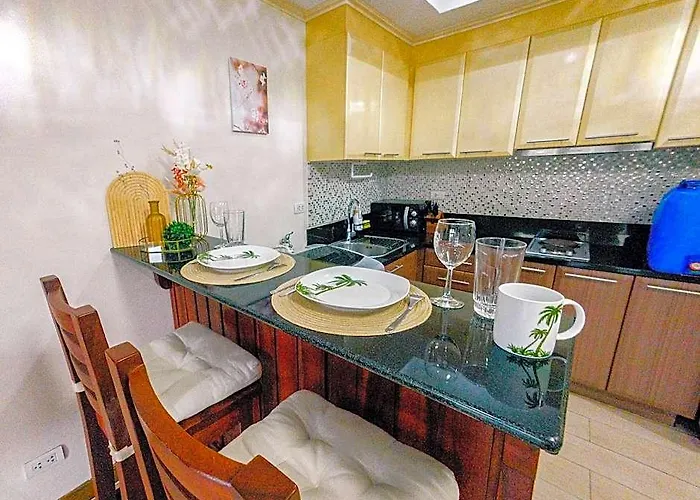 Cozi Luxury Residences Mckinley 호텔 3*