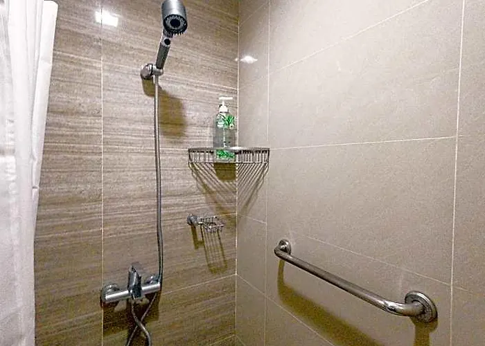Hotel Cozi Luxury Residences Mckinley