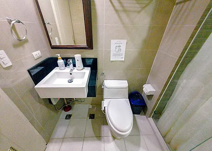 호텔 Cozi Luxury Residences Mckinley 3*